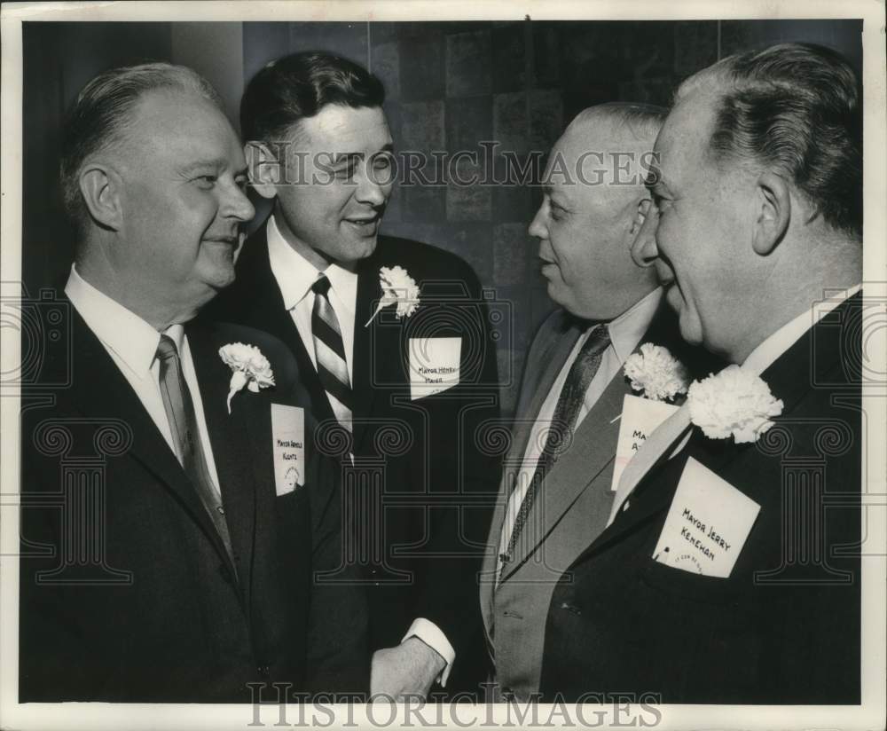 1960 Press Photo Mayor Henry Maier and other mayors at reception Milwaukee