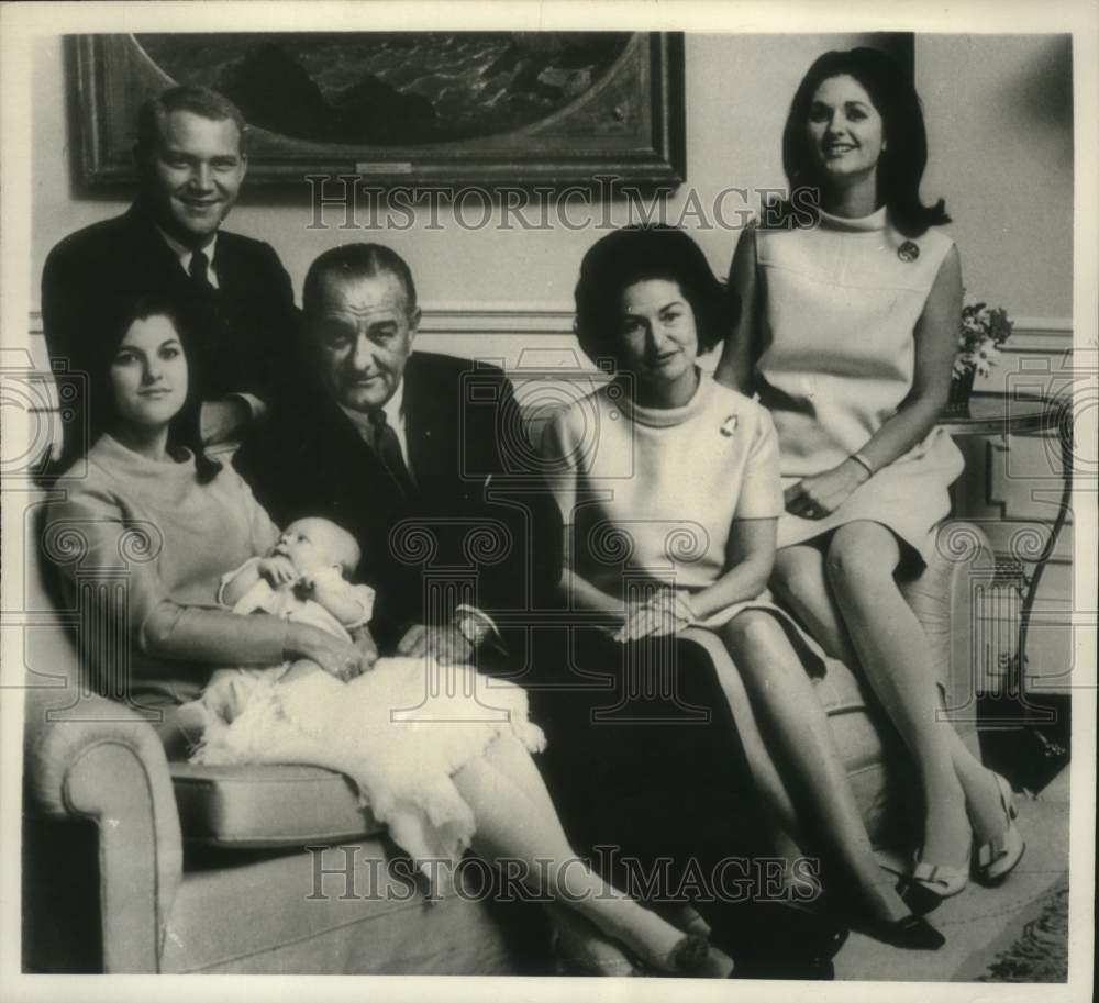 1967 Press Photo President Johnson celebrating birthday with family, Washington- Historic Images