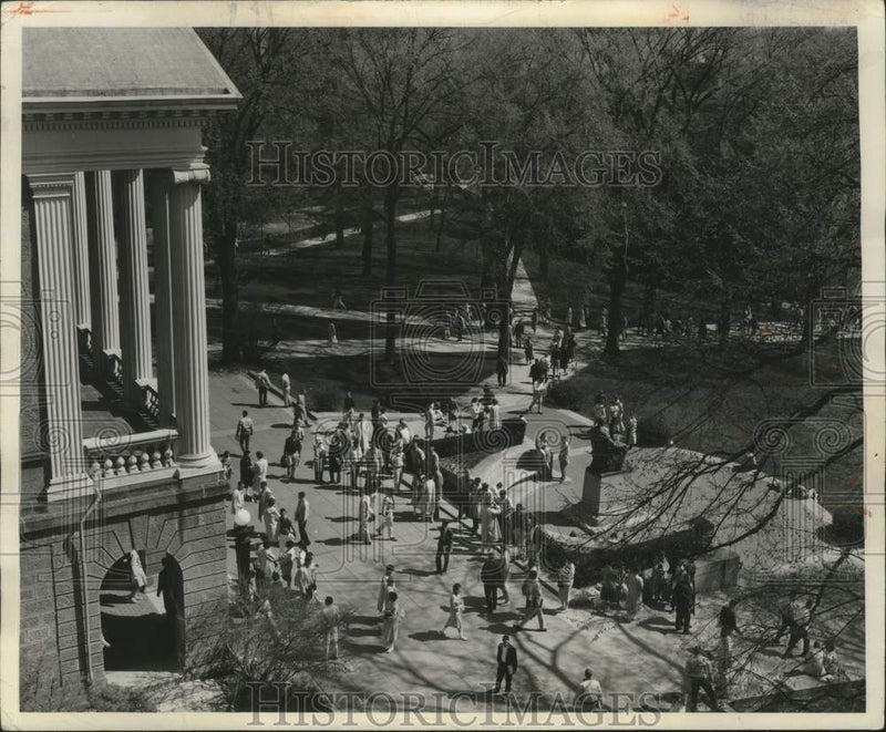 Load image into Gallery viewer, 1960 Press Photo University of Wisconsin Lincoln Square and Bascom Hall, Madison
