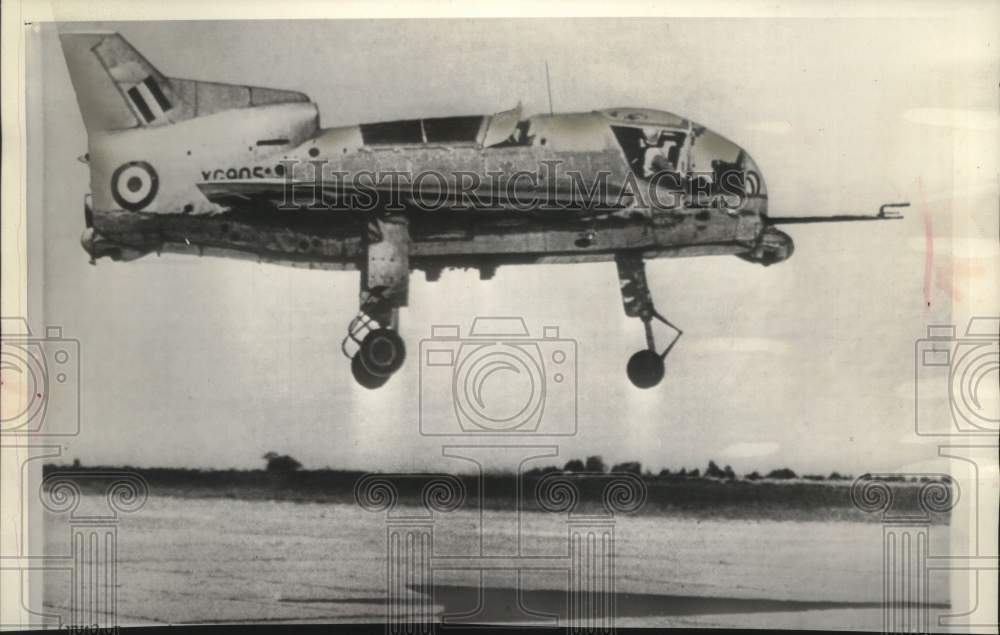 1960 Press Photo Experimental Brit-Beetle near Bedford, England - mjc29266