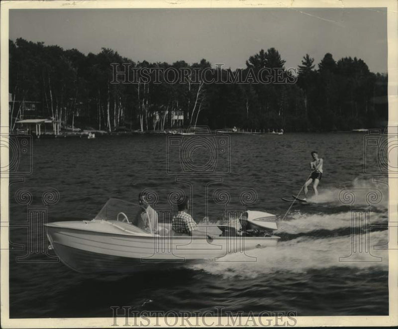 Load image into Gallery viewer, 1965 Press Photo Mirro-Craft Sportsman with a Evinrude outboard motor boat
