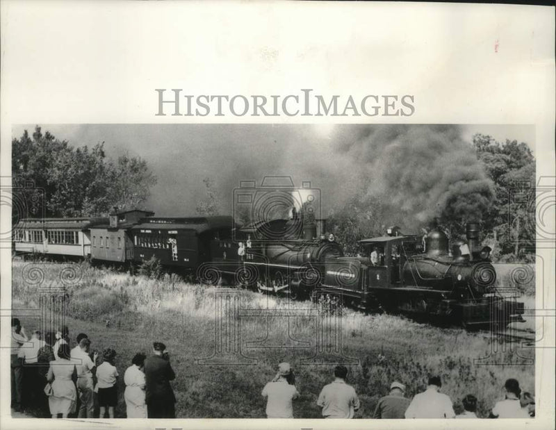 Load image into Gallery viewer, 1964 Press Photo Double steam locomotives on track of Mid-Continent Railway.
