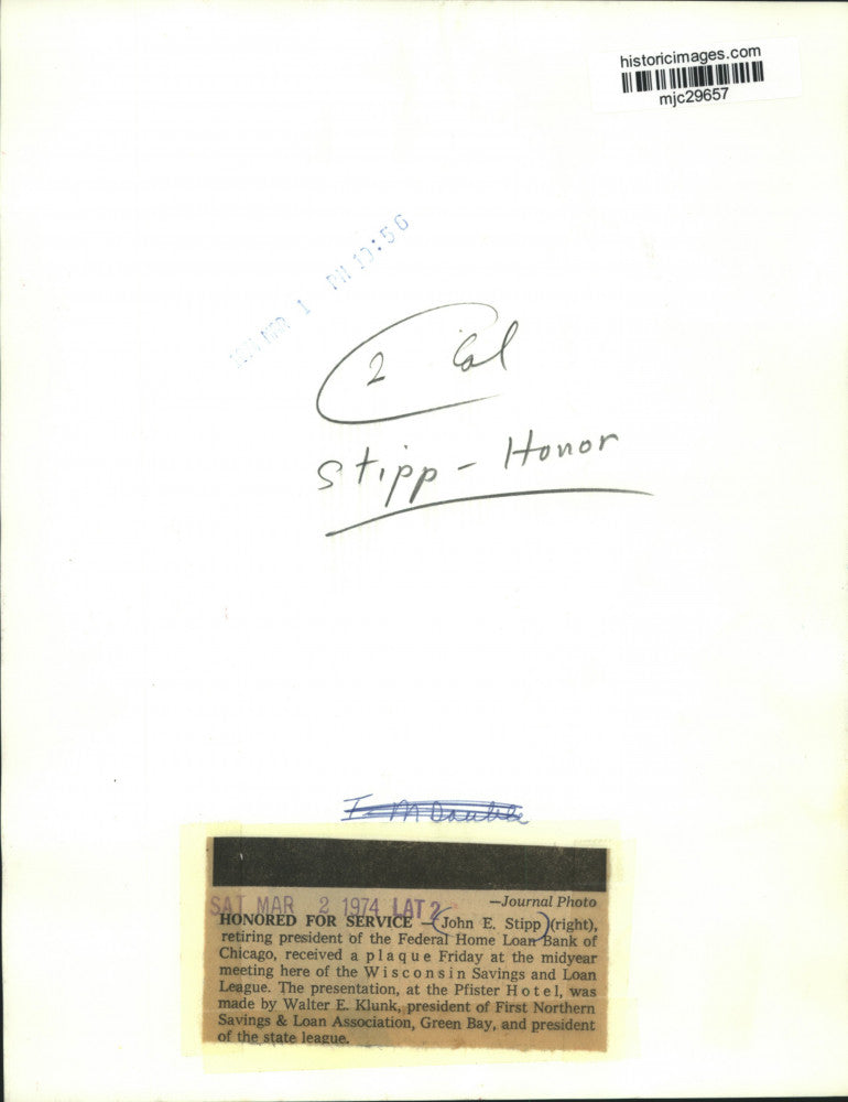 1974 Press Photo Retiring banker John Stipp receives plaque from Walter Klunk,