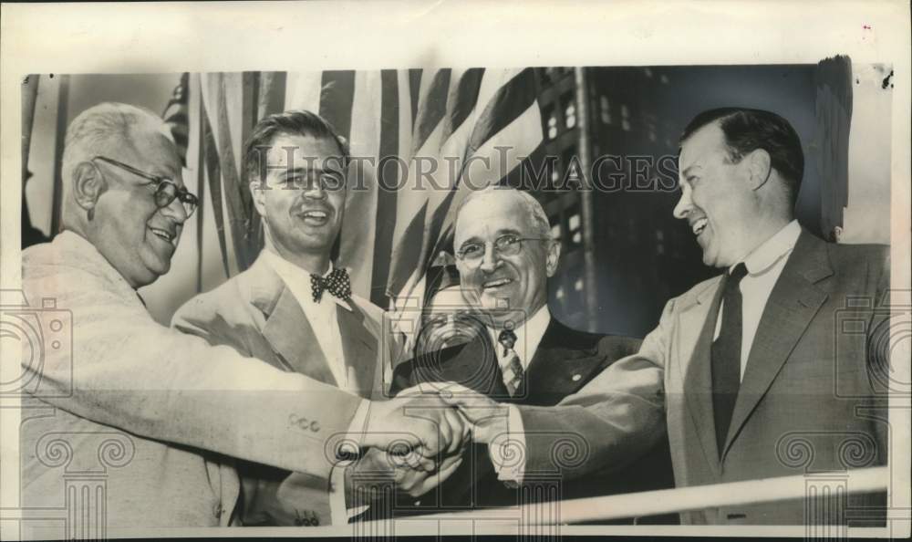 1953 Press Photo Former President Harry S. Truman & others handshaking, Detroit