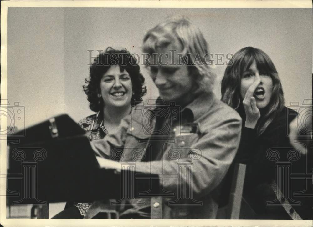 1973 Press Photo Actress Jane Fonda and others in Madison - mjc30213- Historic Images