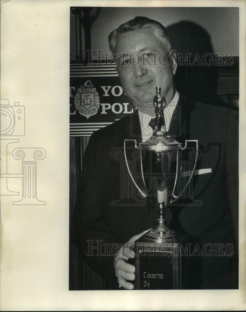 1967 Press Photo Milwaukee Police Captain George H. Sprague with an award- Historic Images