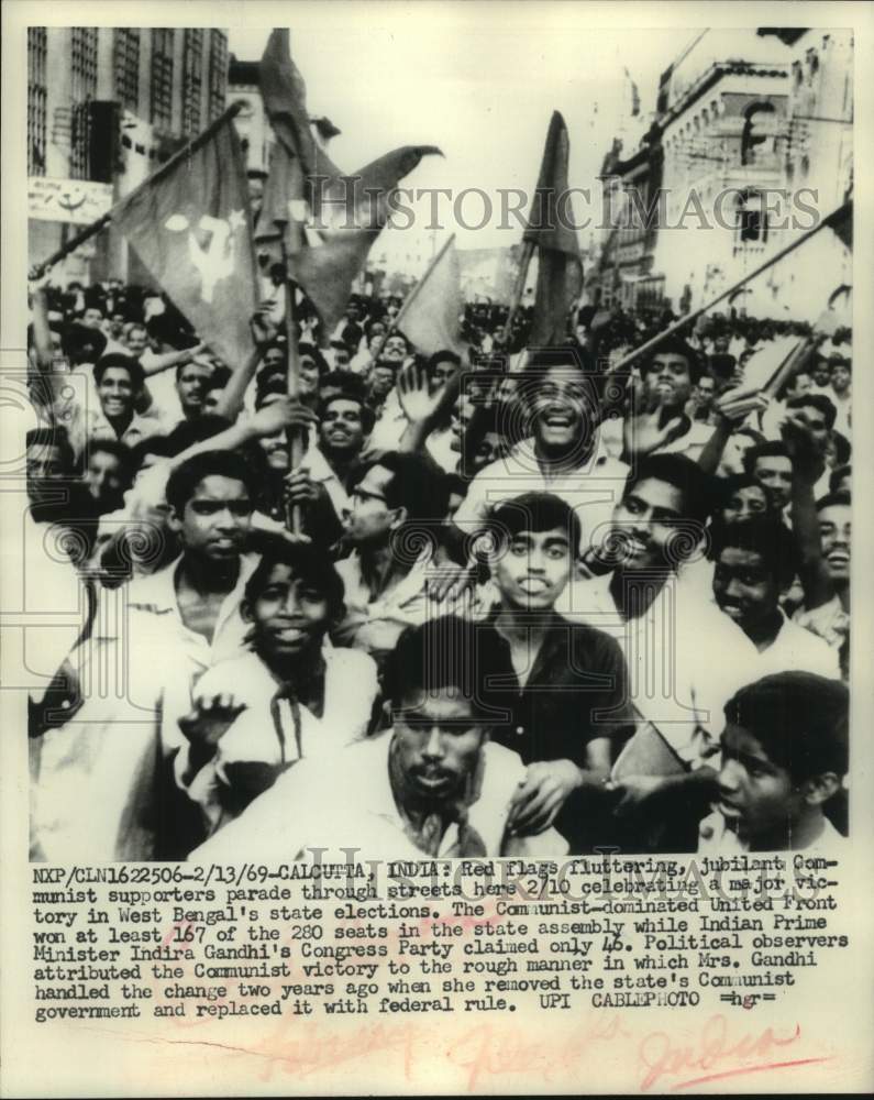 1969 Press Photo Communist supporters parade in Calcutta, India - mjc30754