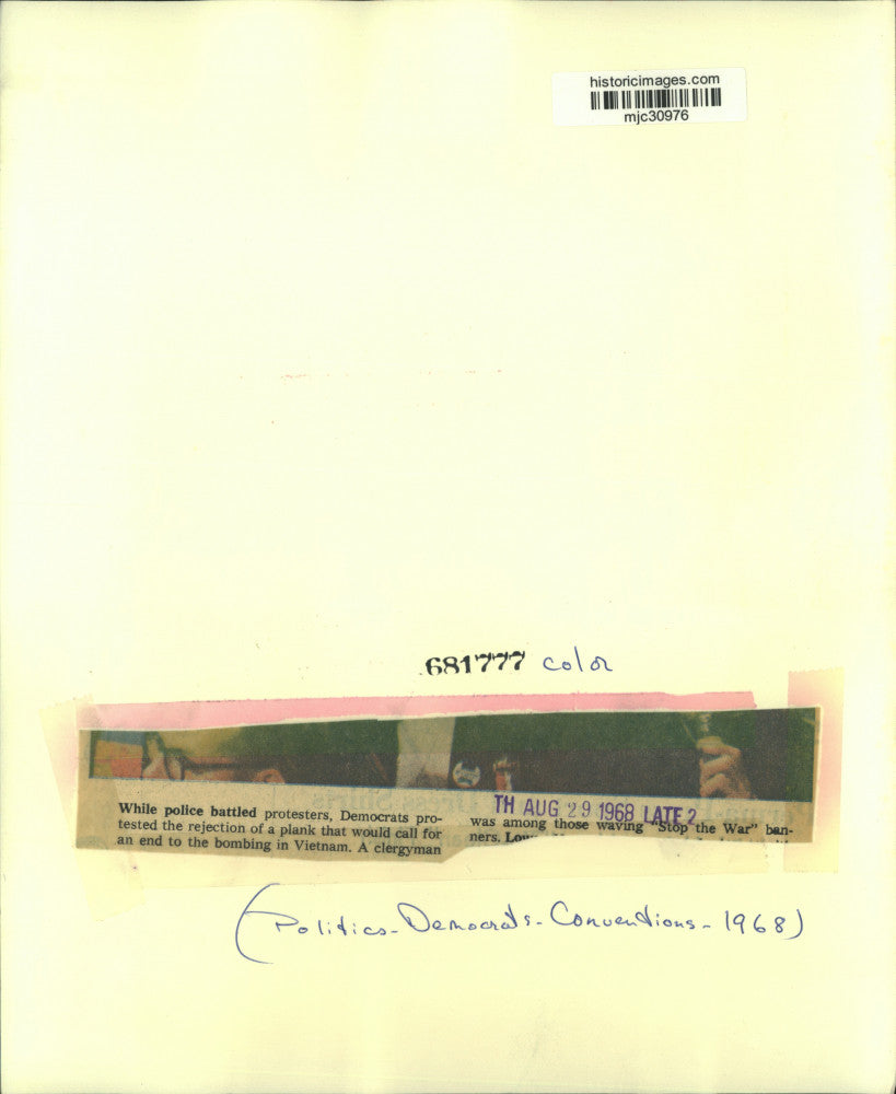 1968 Press Photo priest waves "Stop the War" banner at Democratic Convention, WI