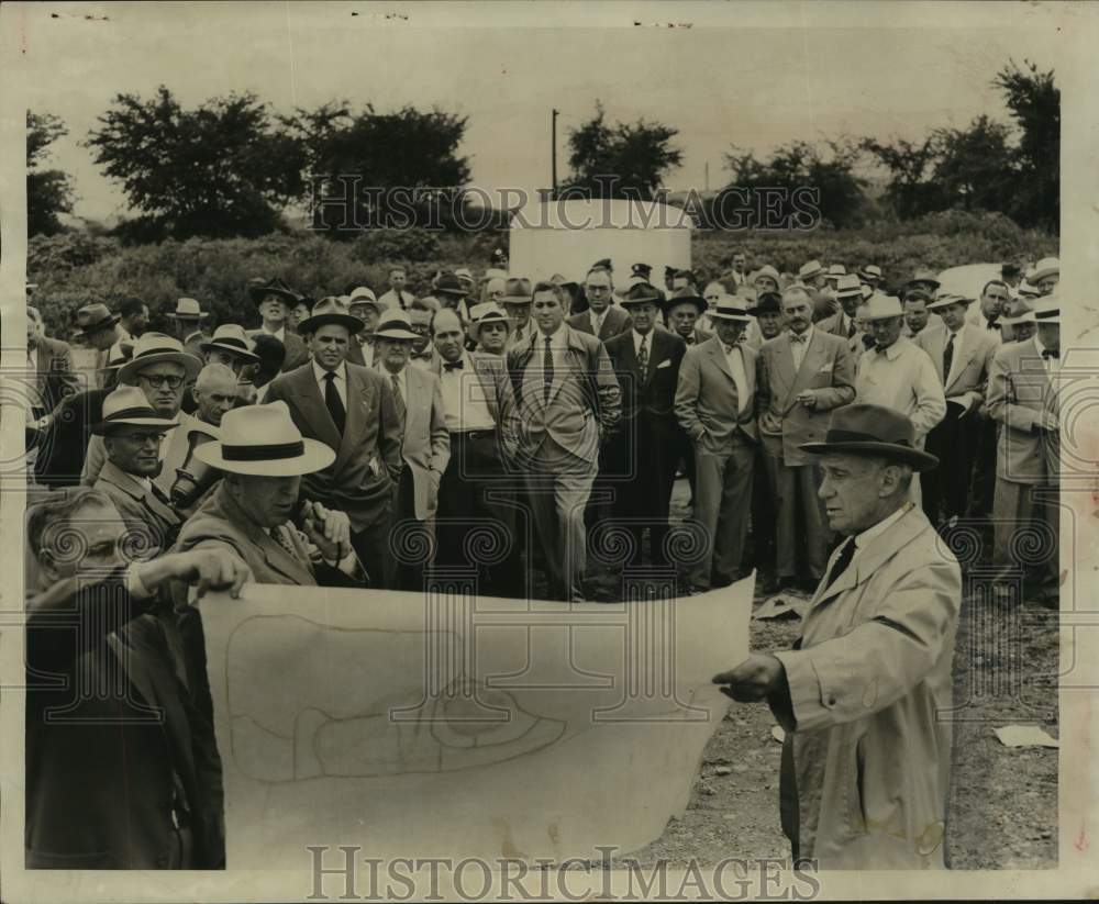 1951 Press Photo Officials Tour Stadium Site during the Greater Milwaukee Tour- Historic Images