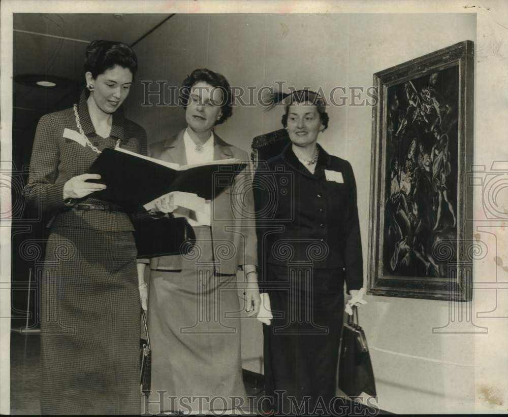 1957 Press Photo Chairman Mrs. Lionel Servis and others are Friends of Art- Historic Images