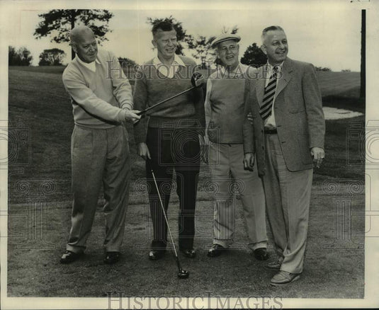 1952 Press Photo Commander Francis P. Old and others play golf - mjc31058