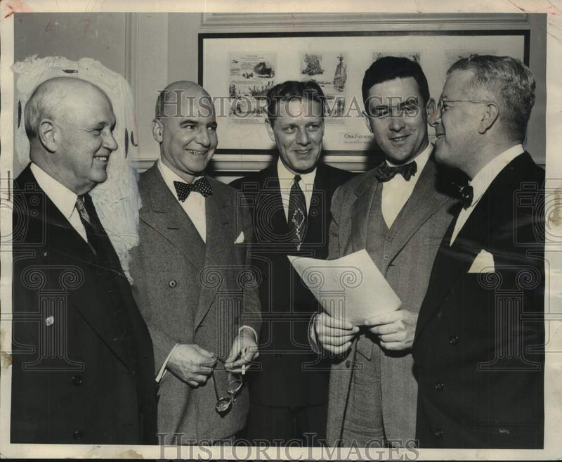 Load image into Gallery viewer, 1951 Press Photo New officers of the Milwaukee council of the Navy League
