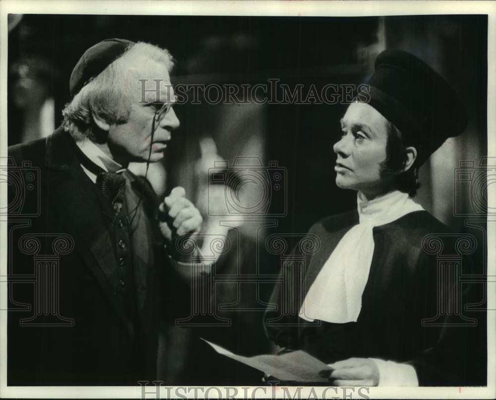 1974 Press Photo actress Joan Plowright and Olivier in character - mjc31122- Historic Images