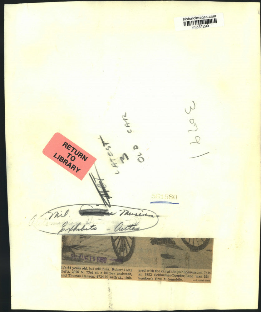 1958 Press Photo Robert Lietz and Thomas Hanson work on car at Milwaukee Museum