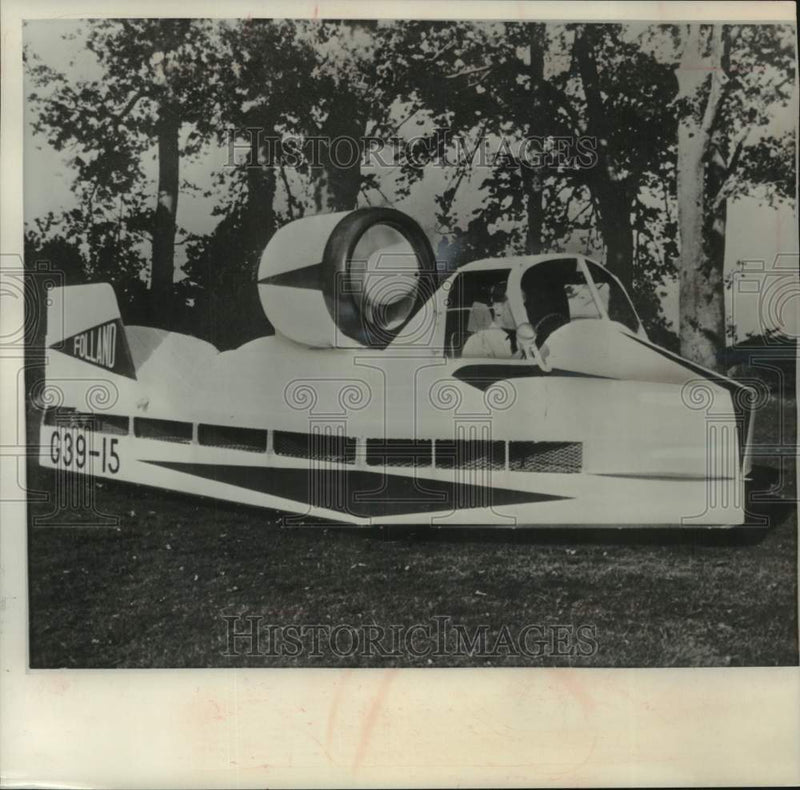 Load image into Gallery viewer, 1960 Press Photo Hamble, England's experimental hovercraft, the GERM - mjc31408
