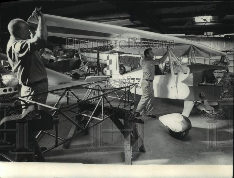 Load image into Gallery viewer, 1968 Press Photo Experimental Aviation museum maintenance manager Will Chomo, WI
