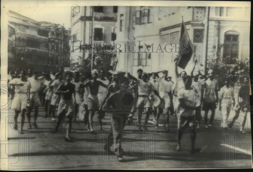 1946 Press Photo Indian naval mutineers, march through streets of Bombay, India