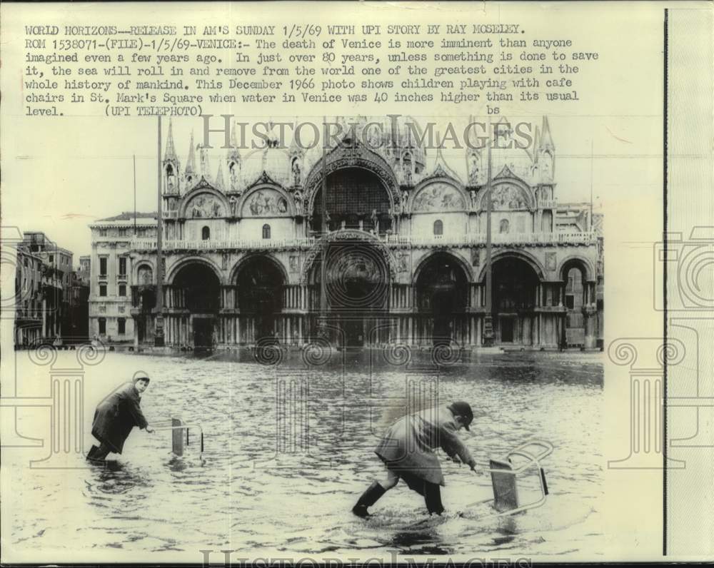 1966 Press Photo kids play with chairs in the flooded St. Mark's Square, Italy- Historic Images
