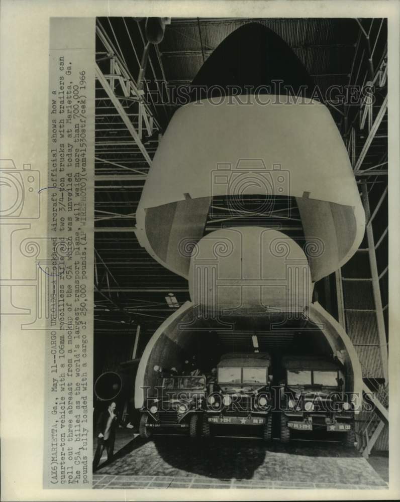 Load image into Gallery viewer, 1966 Press Photo Lockheed C5A cargo airplane mockup unloads, Marietta, Georgia
