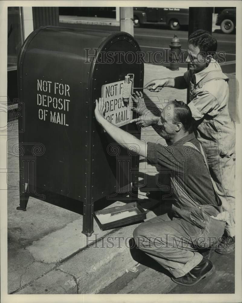 1952 Press Photo 734 Storage boxes are stenciled by postal employees.