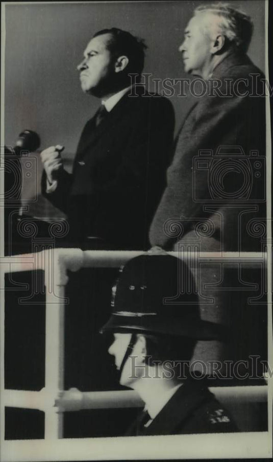 1969 Press Photo President Nixon delivering an address in London - mjc32029