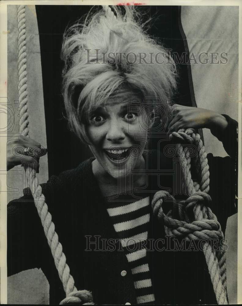 1964 Press Photo Actress Karen Morrow rehearses for show at Melody Top theater- Historic Images