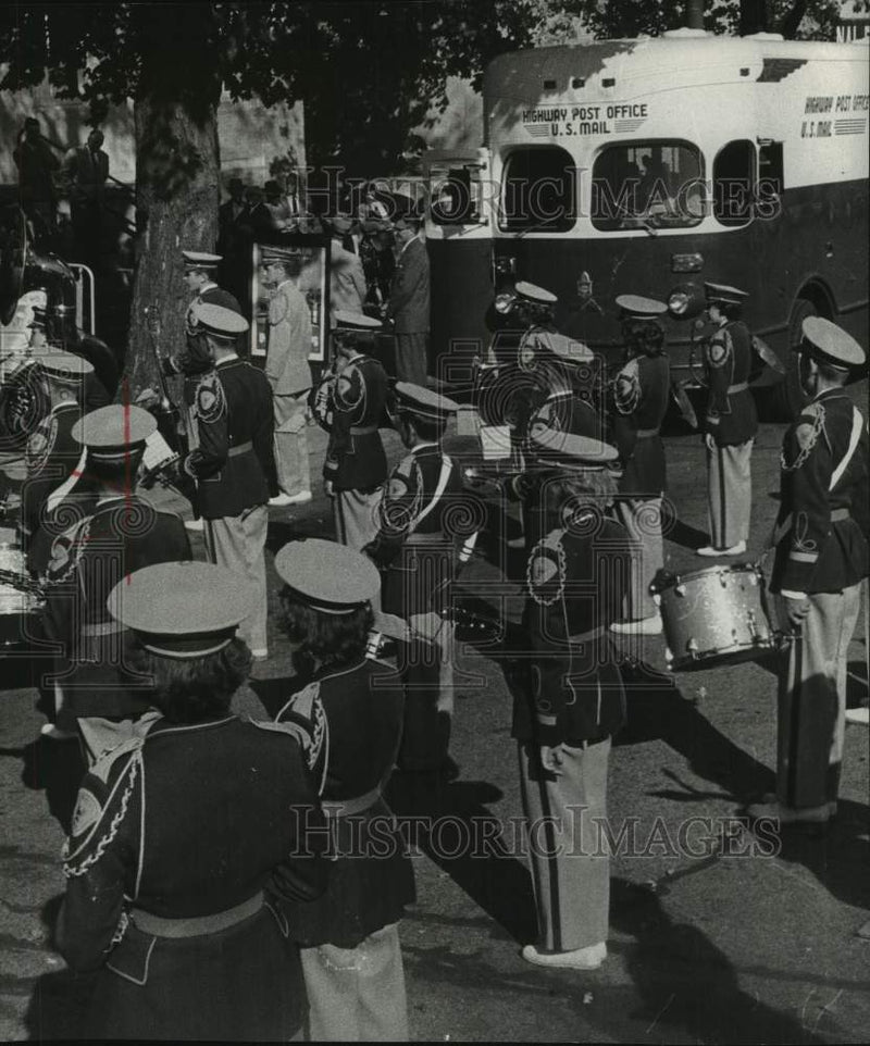 Load image into Gallery viewer, 1956 Press Photo Elkhart High School Band in front of Mobile Post Unit
