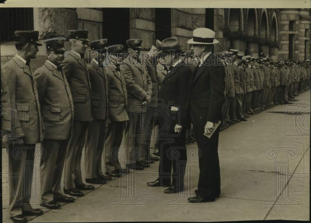 1932 Press Photo Milwaukee mail carriers inspected as they switch to summer gear