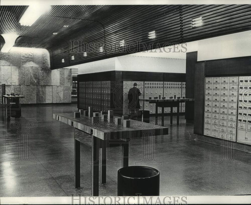 Load image into Gallery viewer, 1968 Press Photo Lobby of new post office on West St. Paul Avenue, Milwaukee
