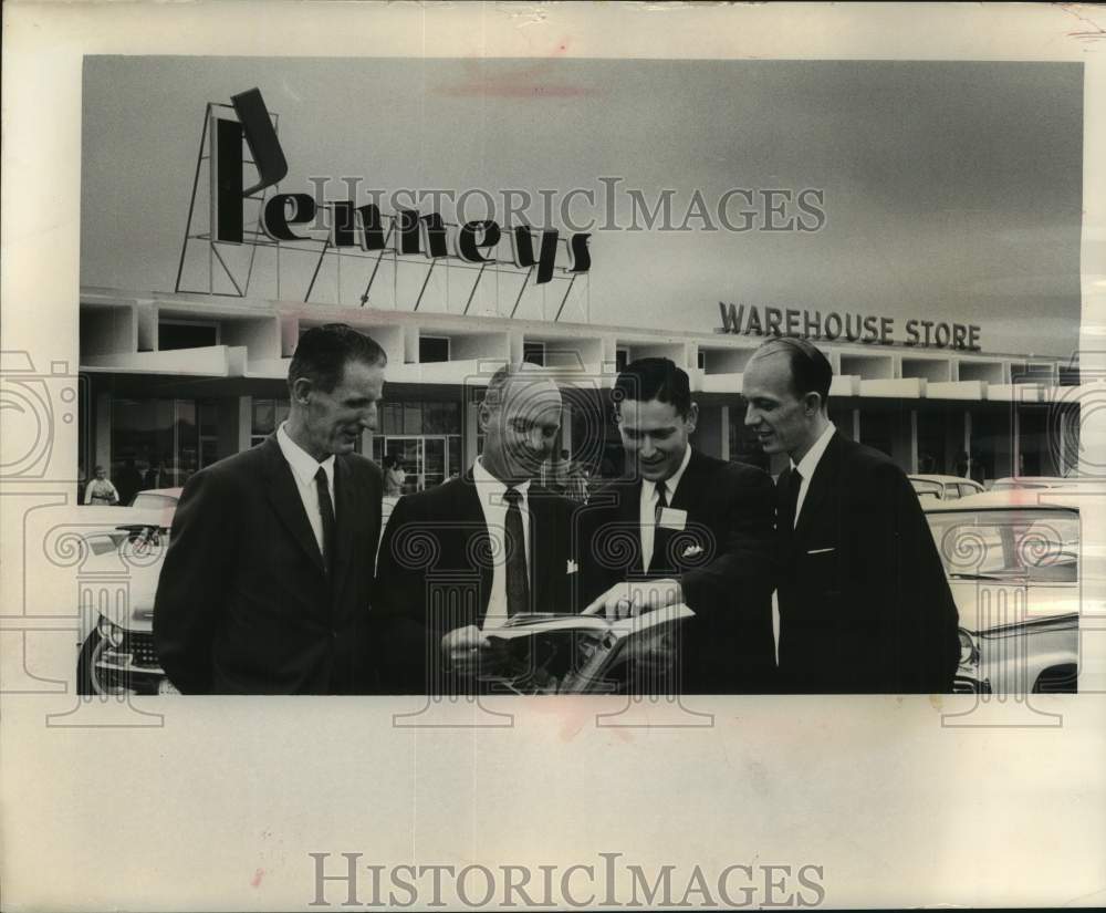 1963 Press Photo J.C. Penney Executives confer over catalog, Milwaukee- Historic Images