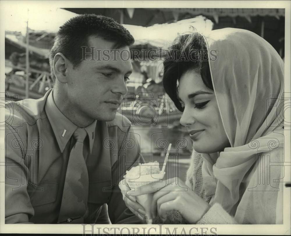 1963 Press Photo Gary Lockwood &amp; Rita Frabotta in Tour of Duty in The Lieutenant- Historic Images