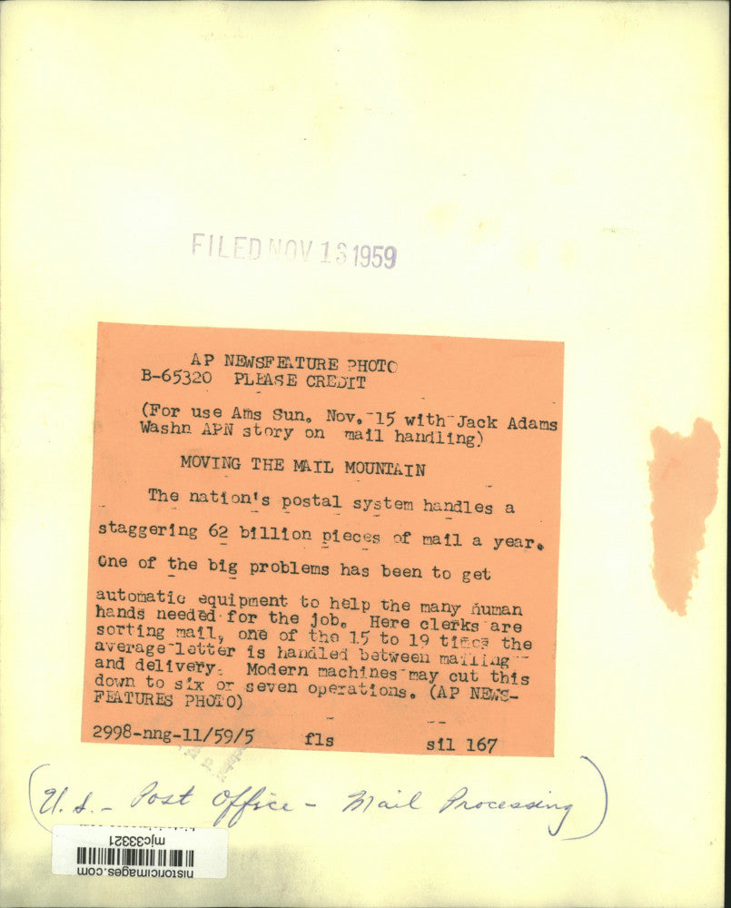 1959 Press Photo Post office clerks hand sorting mail in sorting room.