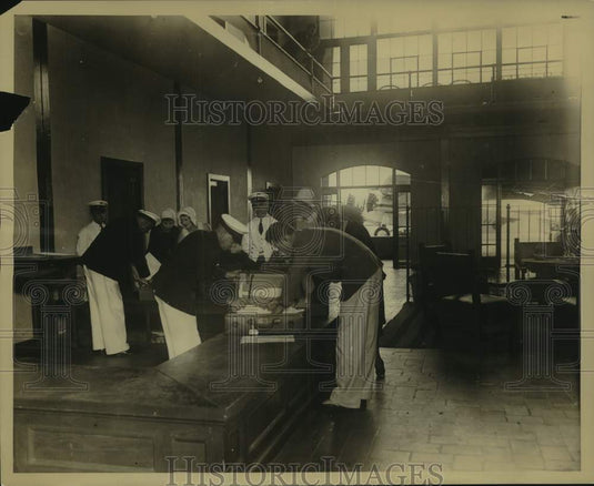 1930 Press Photo U.S. Customs Immigration & Health Inspection, Miami, Florida