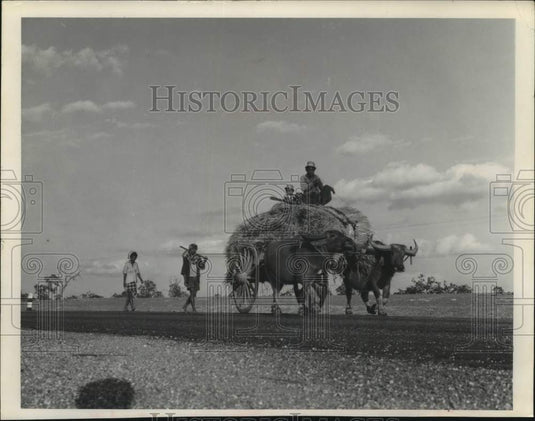 1965 Press Photo New Highway Built with U.S. Aid, Thailand - mjc33381