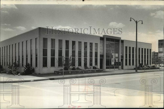1966 Press Photo Edison Liquor Co.'s new office warehouse in the lower 3rd ward- Historic Images