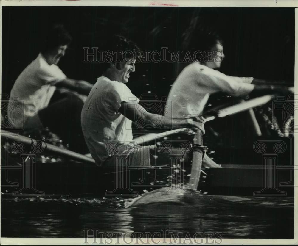 1974 Press Photo University of Wisconsin&#39;s Row Team practice before competition- Historic Images