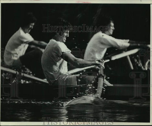 1974 Press Photo University of Wisconsin's Row Team practice before competition- Historic Images