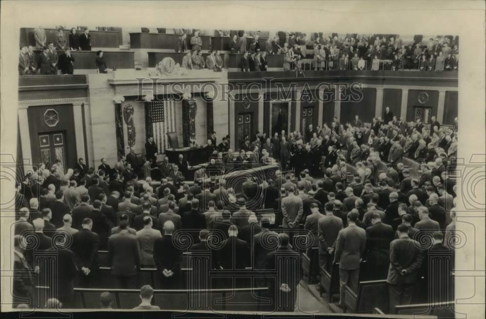 1951 Press Photo Members of congress stand for opening prayer - mjc33563