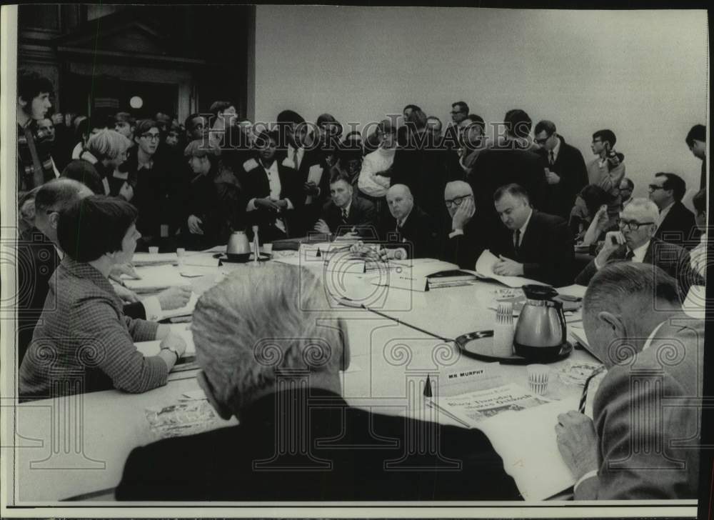 1968 Press Photo Students in hearing room during board of regents meeting- Historic Images