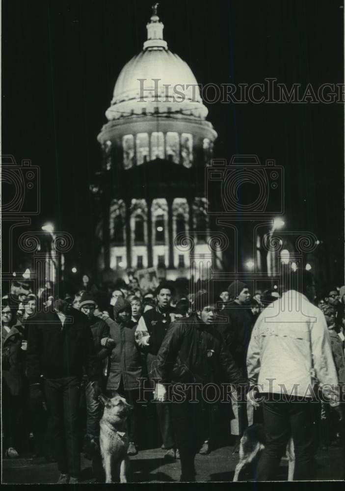 1969 Press Photo University of Wisconsin-Madison Students demonstrating, Madison- Historic Images