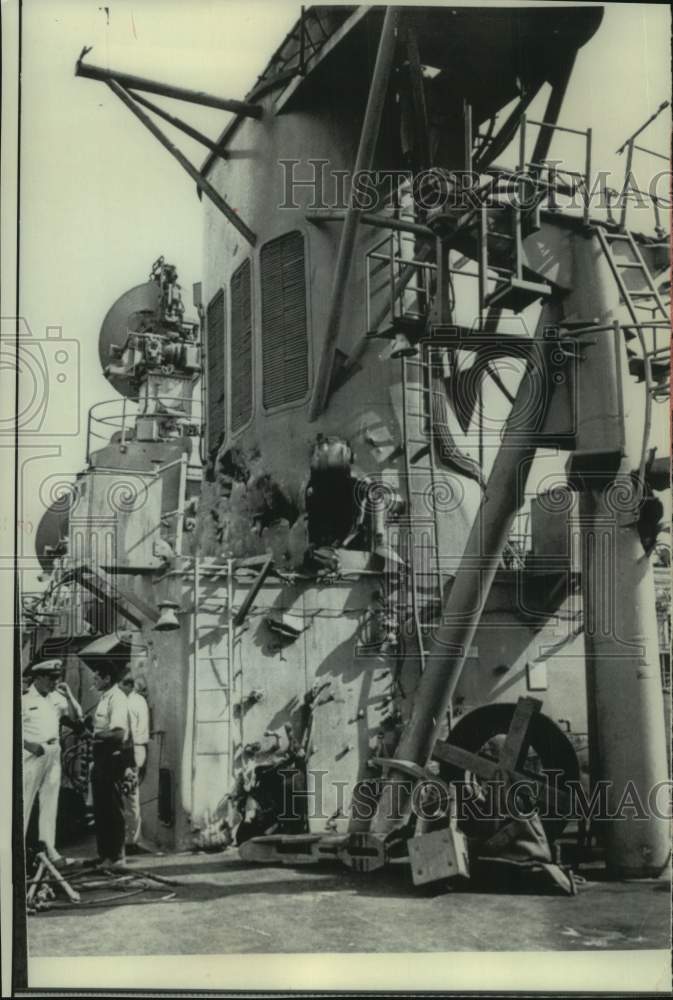 1968 Press Photo Damaged smokestack on Australian destroyer Hobart, Philippines- Historic Images