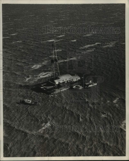 1954 Press Photo Oil rig mounted on barge in Gulf of Mexico off Louisiana Coast
