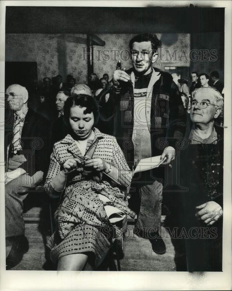 Load image into Gallery viewer, 1964 Press Photo Art-"Town Meeting" - mjc34691
