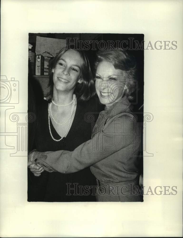 1975 Press Photo Actress Janet Leigh &amp; her daughter Jamie Lee Curtis, New York- Historic Images