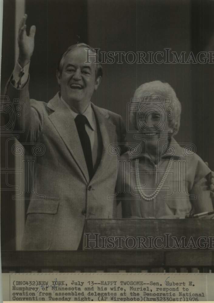 Load image into Gallery viewer, 1976 Press Photo Senator Hubert Humphrey and wife, Muriel at DNC, New York.
