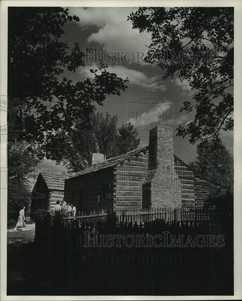 1954 Press Photo Cabin belonged to Henry Onstot, an influence in Lincoln&#39;s life- Historic Images