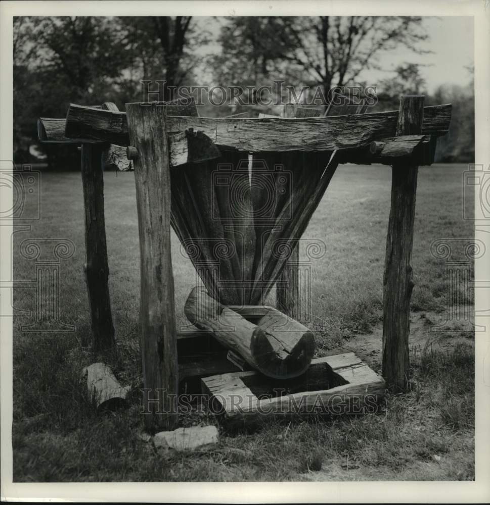 1954 Press Photo Ash hopper in Abraham Lincoln's former home, New Salem Village