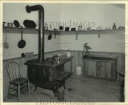 1963 Press Photo A lighthouse keeper's kitchen with wood stove and dry sink- Historic Images