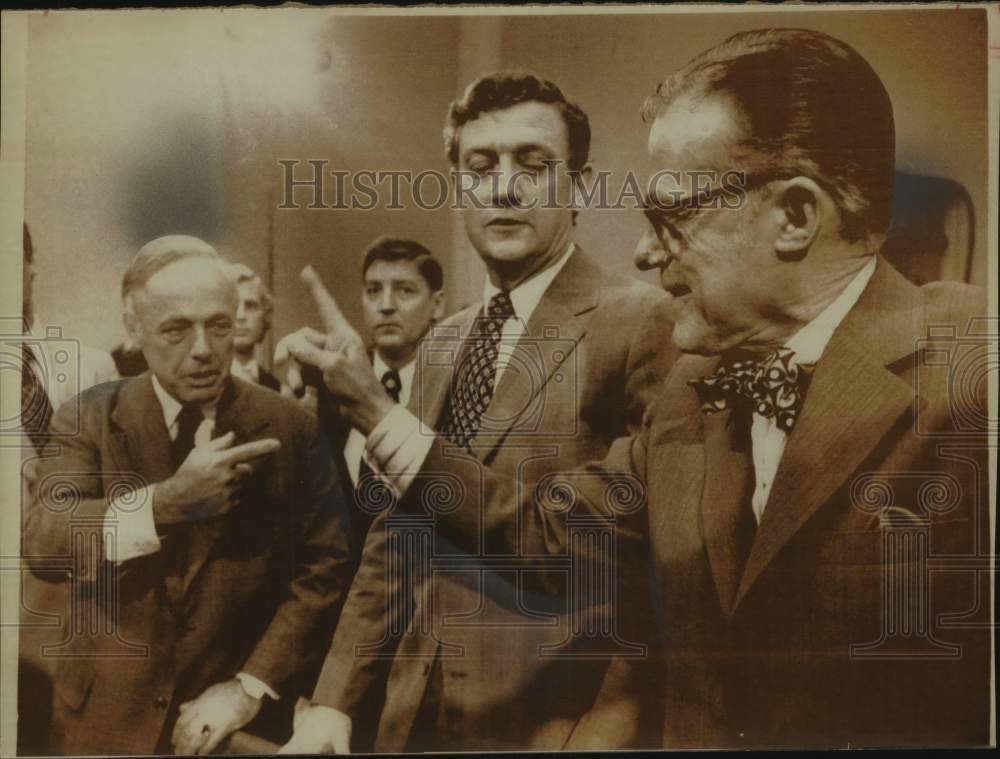 1974 Press Photo James St. Clair and others at President Nixon Impeachment