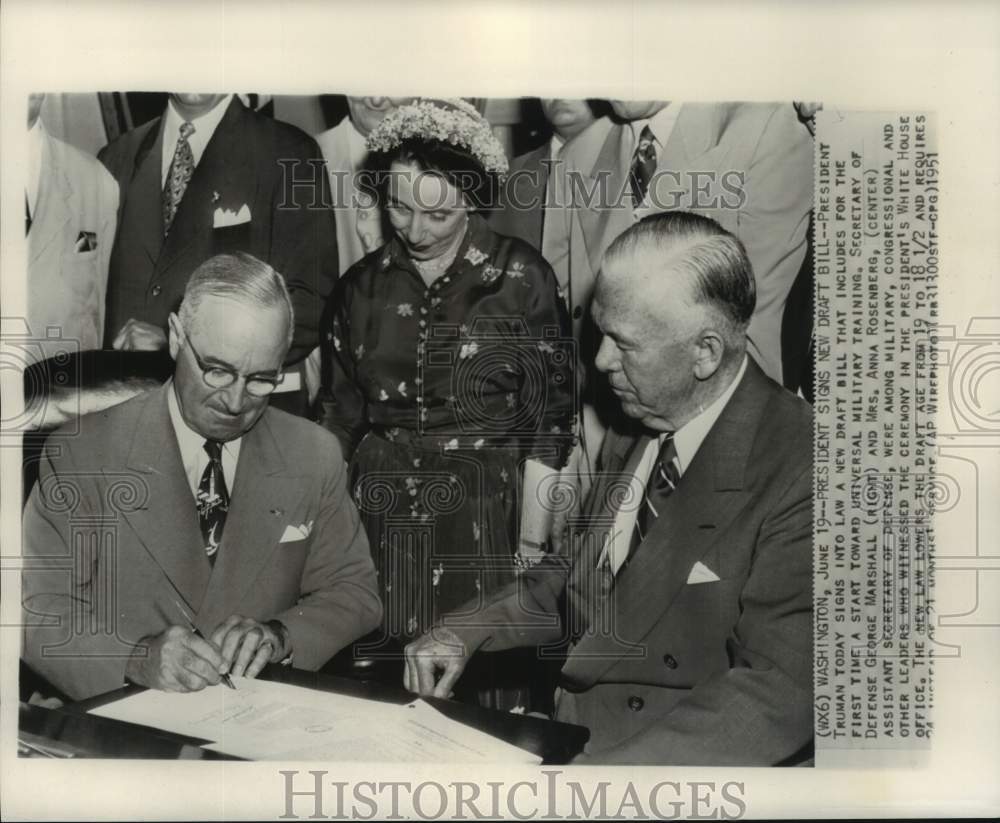 1951 Press Photo President Truman signs draft bill and others watch, Washington